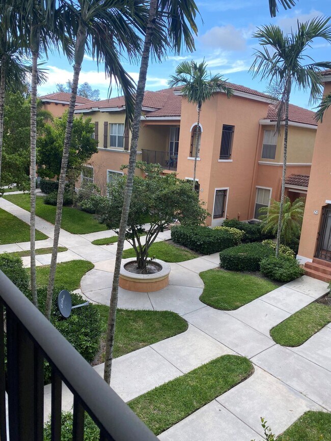 Foto del edificio - 3565 Forest Hill Blvd
