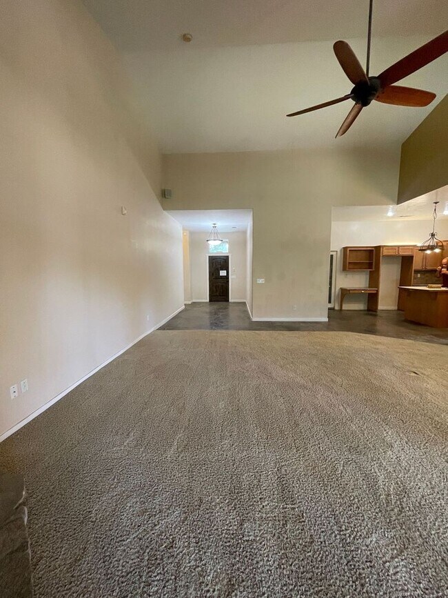 Foto del edificio - Beautiful 3BR/2BA Home in Prime Visalia Lo...