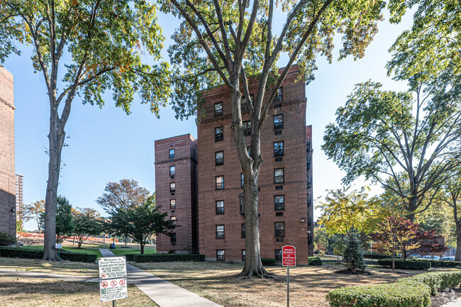 Building Photo - 65-94 162nd St