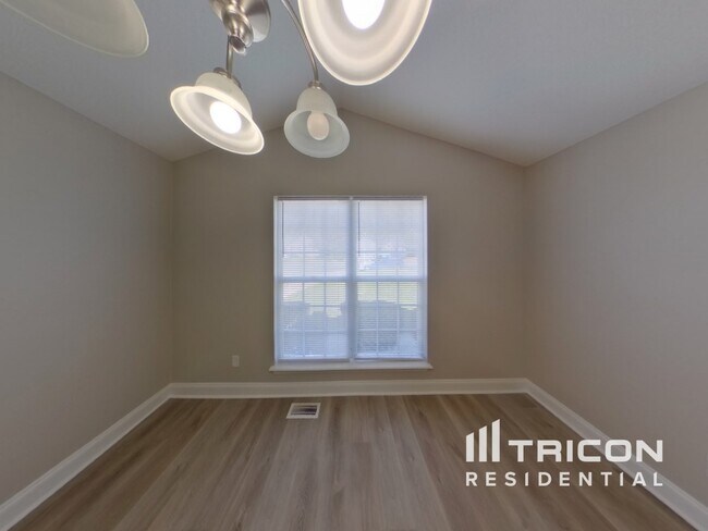 Foto del edificio - 1003 Cambridge Oaks Dr