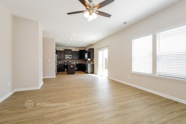 Building Photo - 1841 Swan Dr