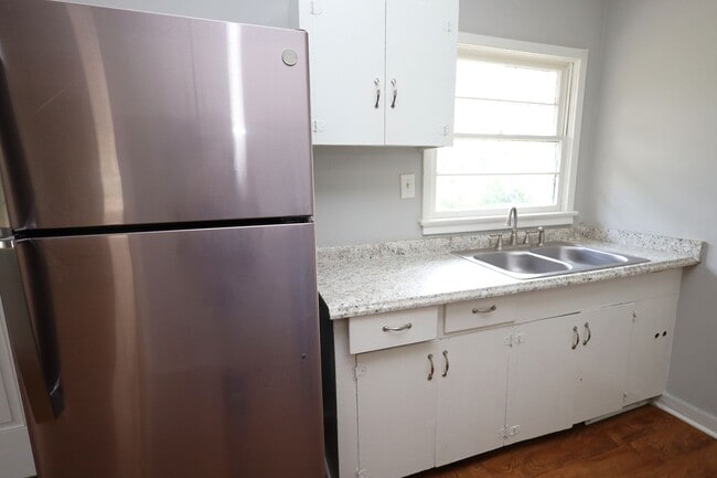 Building Photo - 1707 Clover Dr