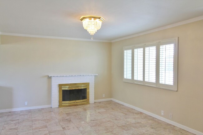 Foto del edificio - $3,890 - GORGEOUS SINGLE STORY FOUR BEDROO...