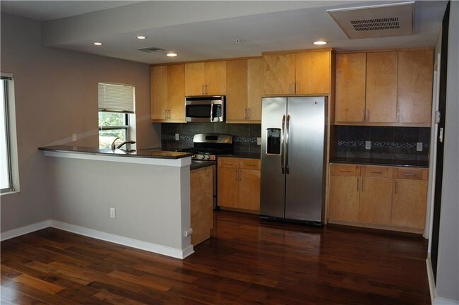 Foto del edificio - 503 Swanee Dr