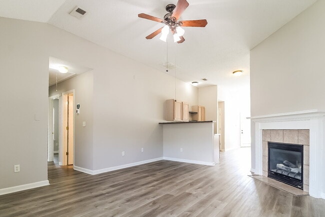 Foto del edificio - 70 Oakland Woods Cove