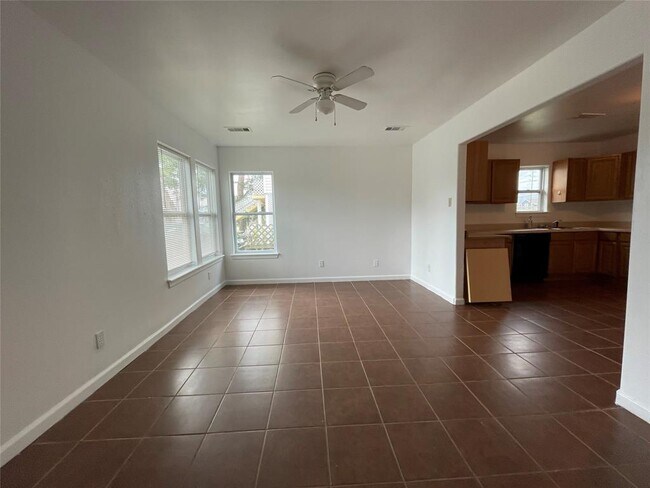 Foto del edificio - 5702 Sylvia Dr