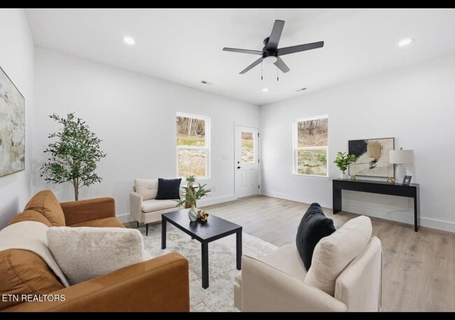 Building Photo - 3429 Garden Dr