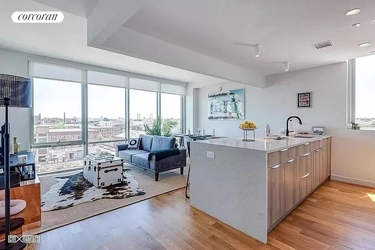 Foto principal - 211 McGuinness Blvd