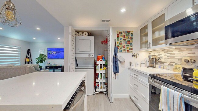 Building Photo - 6840 SW 45th Ln