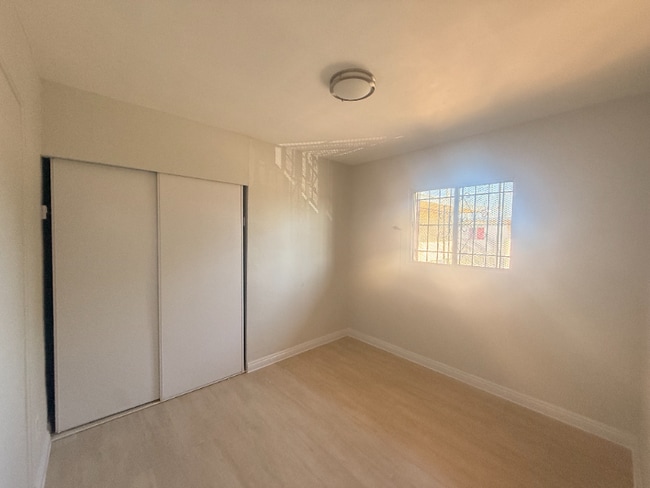 Building Photo - 1156 W 39th St