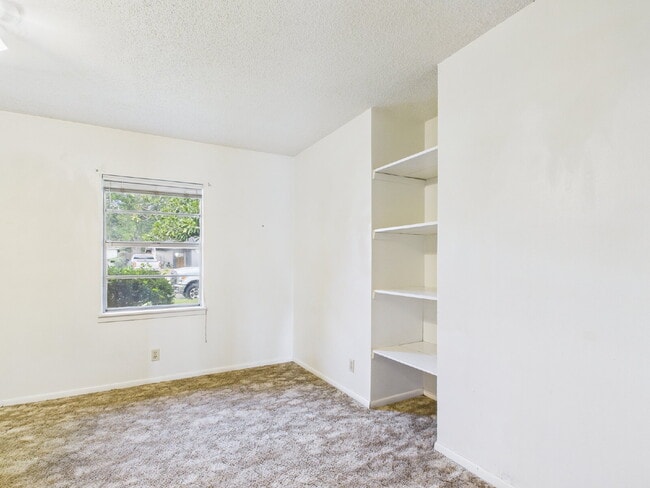 Building Photo - 3/1.5 Home in Established