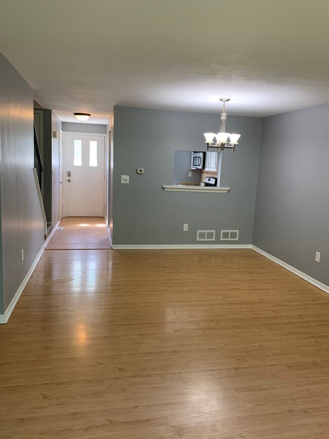 Foto del edificio - 121 E Gate Ln