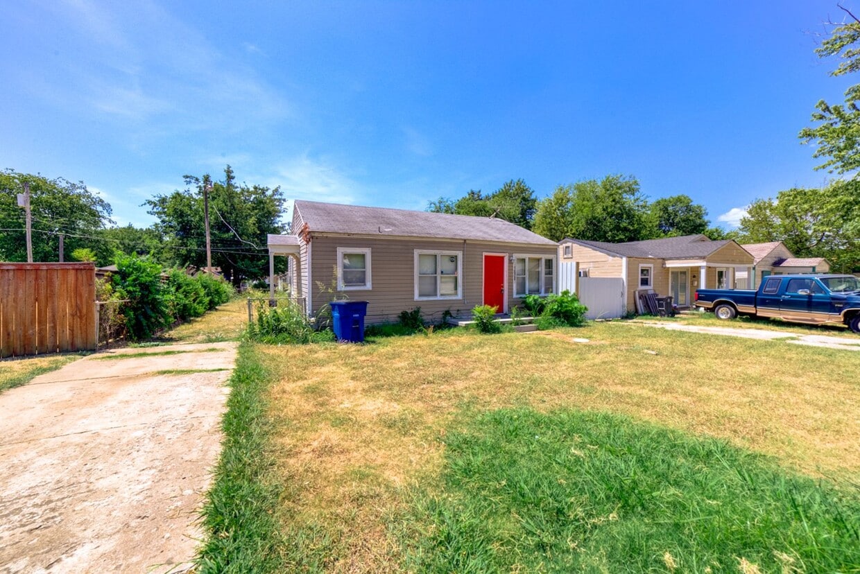 Primary Photo - $400 off first months rent! PRICE DROP!! S...