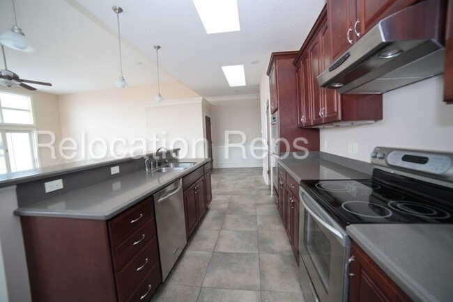 Building Photo - 4927 Utica Ridge Rd