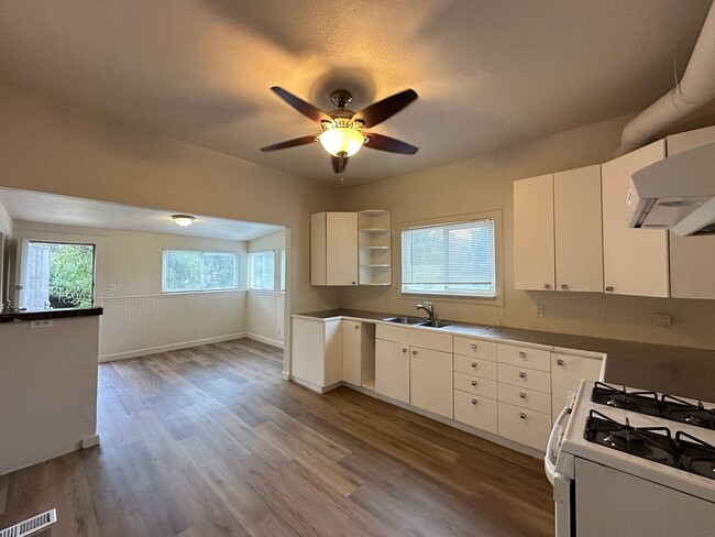 Building Photo - Adorable Three Bedroom on a Large Lot