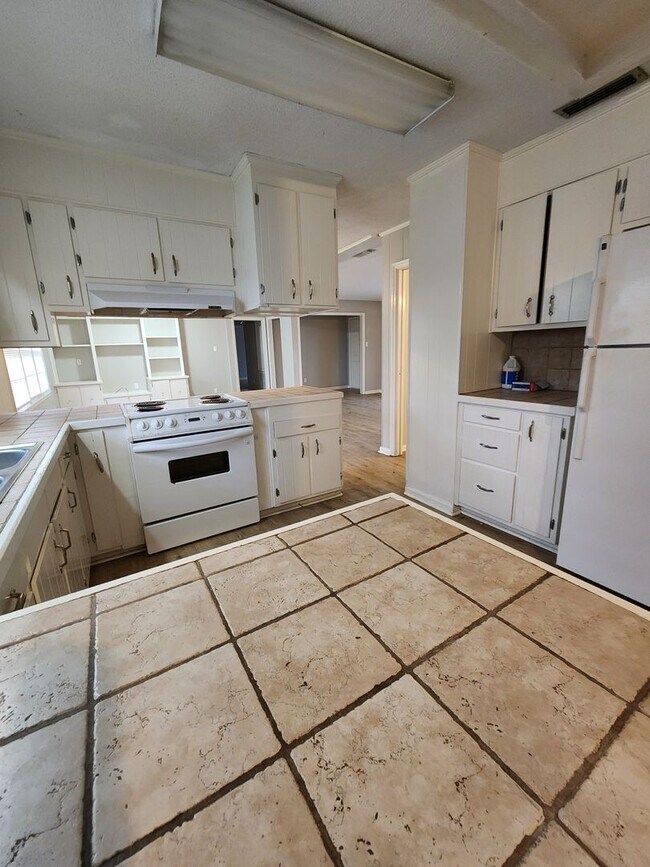 Foto del edificio - Spacious & Inviting 4-Bedroom Brick Home with Fenced Backyard in Valdosta!