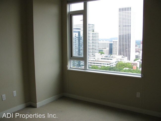 Building Photo - 1500 SW 11th Ave