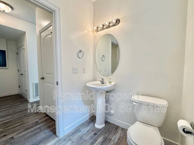 Foto del edificio - 6935 Traveler Ln