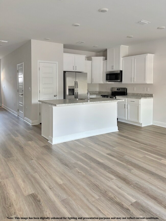 Foto del edificio - "Charming 3-Bed Townhouse Retreat with 2.5 Baths in Pensacola – Spacious 1537 Sq Ft!"