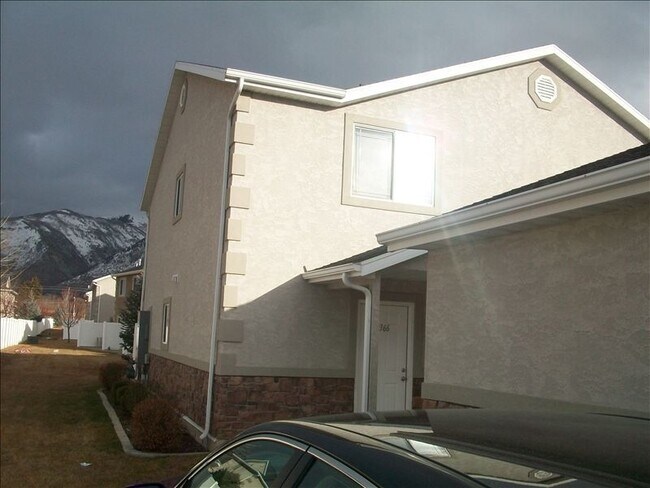 Building Photo - 2366 N 275 E