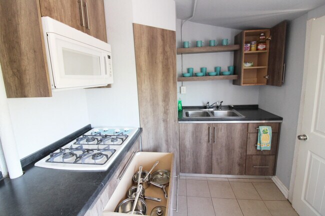 Foto del edificio - 130 Tobin Pl