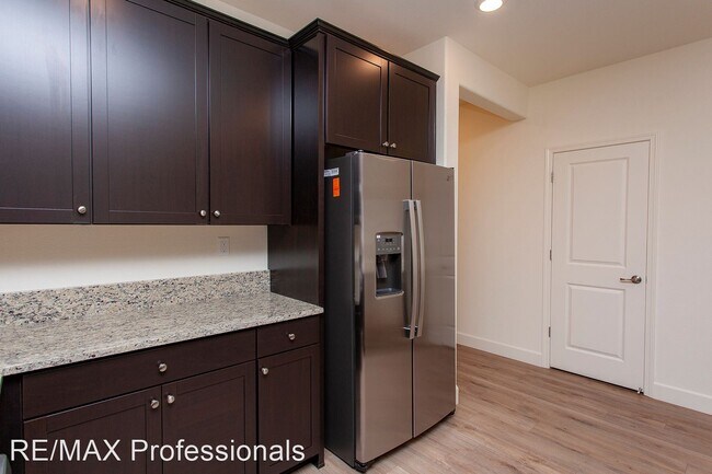 Building Photo - 4 br, 3 bath House - 2093 Neuer Drive