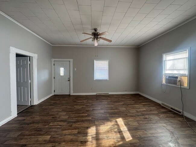 Building Photo - Price Drop, Apply Now!