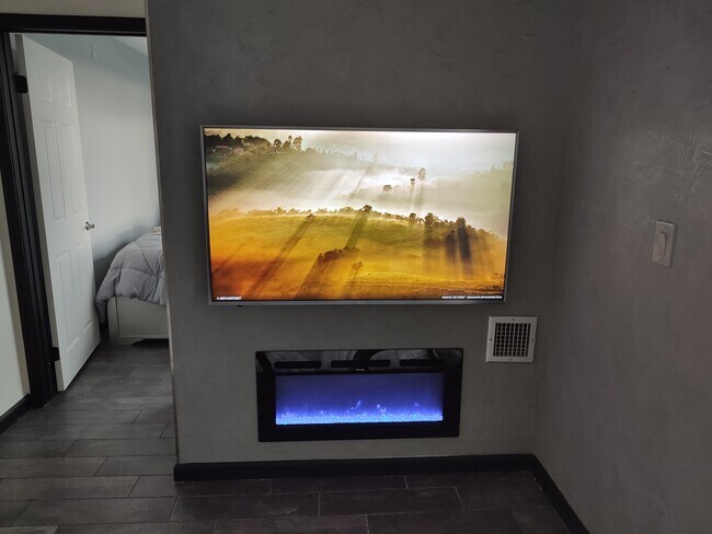 Chimenea eléctrica - 1970 Columbia St