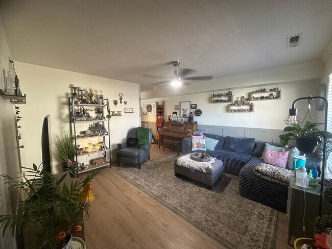 Foto del edificio - Great location 3 bed, 2.5 bath, 1 car gara...