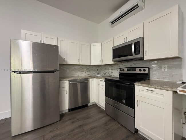 Foto del edificio - 1330 NE 133rd St