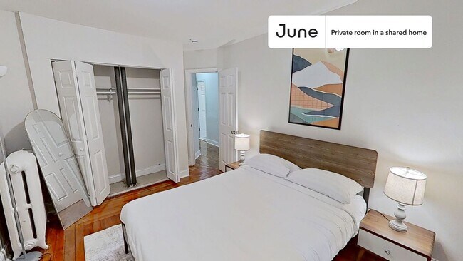 Foto del edificio - Private bedroom in 4 bed/1 bath Home
