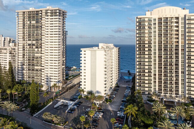 Foto aérea - Galt Towers Condominium