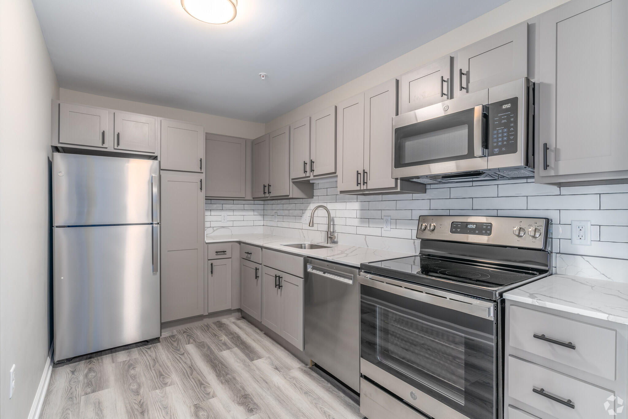 Colonial Crest Apartments primary photo