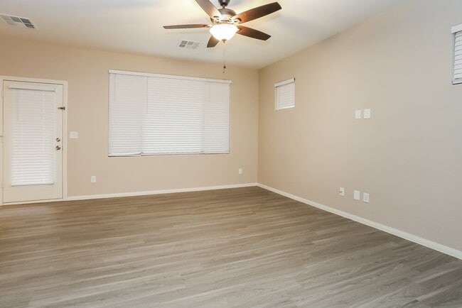 Building Photo - 10428 Yew Blossom Ave