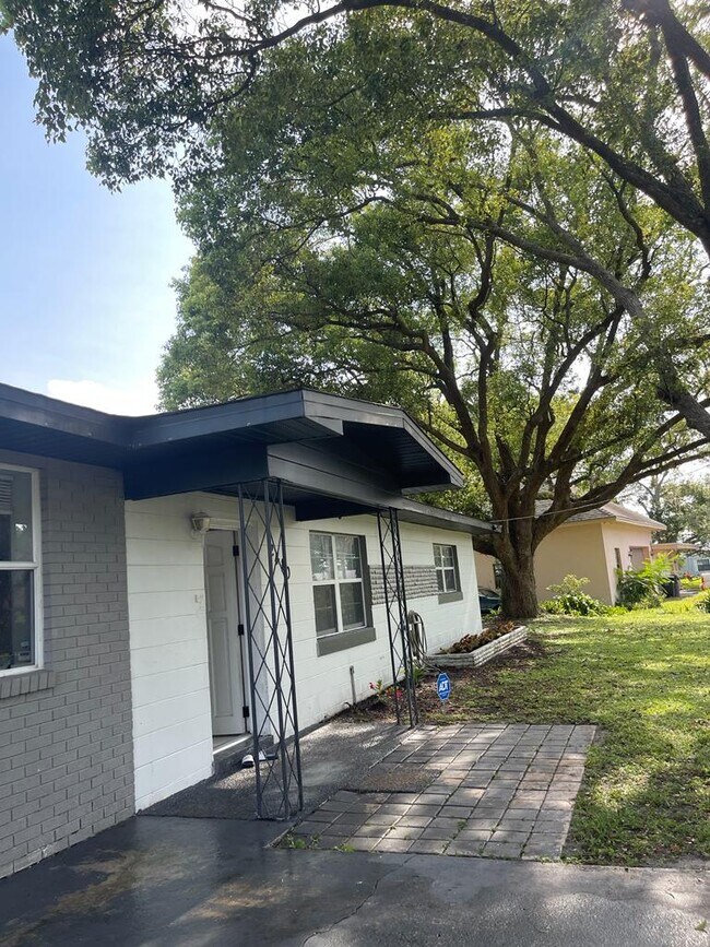 Foto del edificio - 2410 Avenue C NW