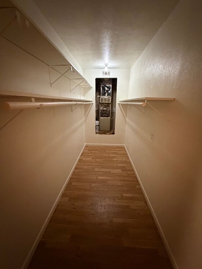 Foto del edificio - 16920 Rocky Ridge Rd