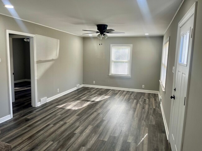 Building Photo - 805 S Norbury Ave