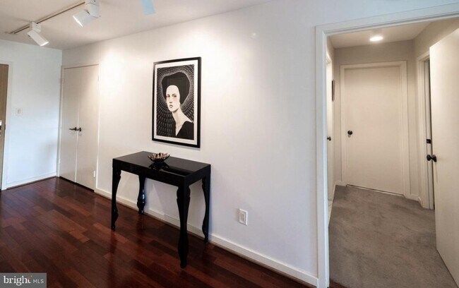 Foto del edificio - 11500 Fairway Dr