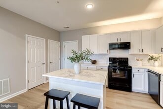 Building Photo - 44848 Tiverton Sq