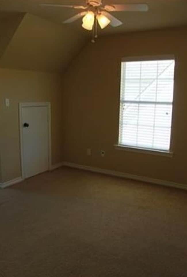 Building Photo - 3707 Holick Ln
