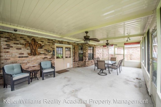 Building Photo - 1060 Debra Dr
