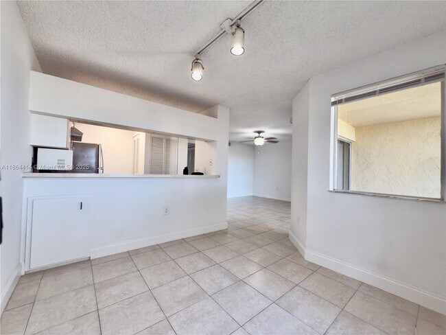 Foto del edificio - 13204 Glenmoor Dr