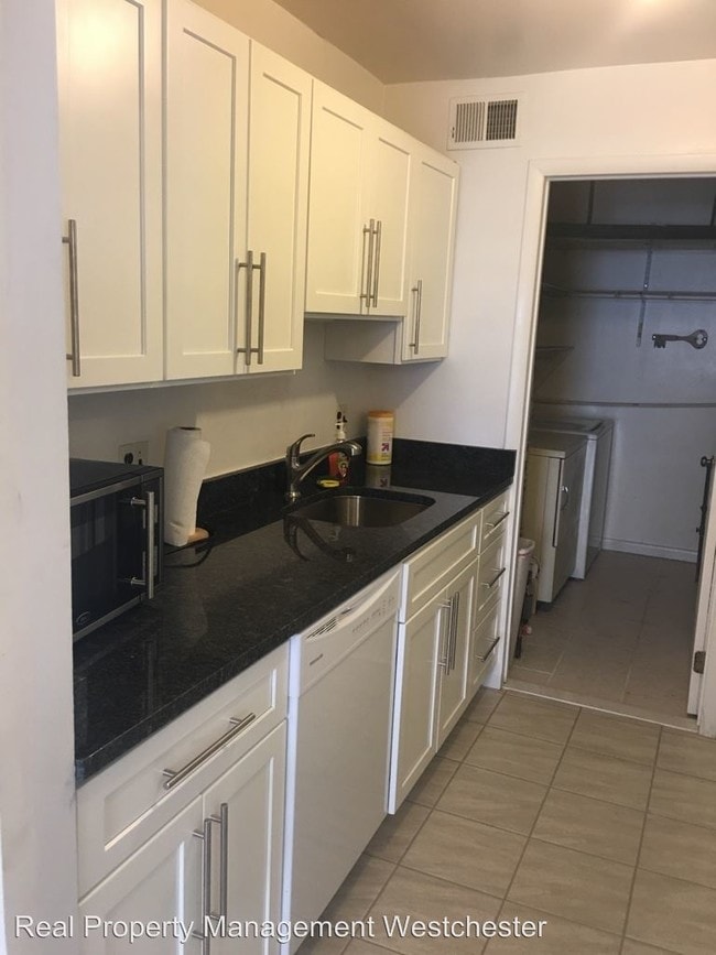 Foto del edificio - 1 br, 1.5 bath House - 421 Carrollwood Drive