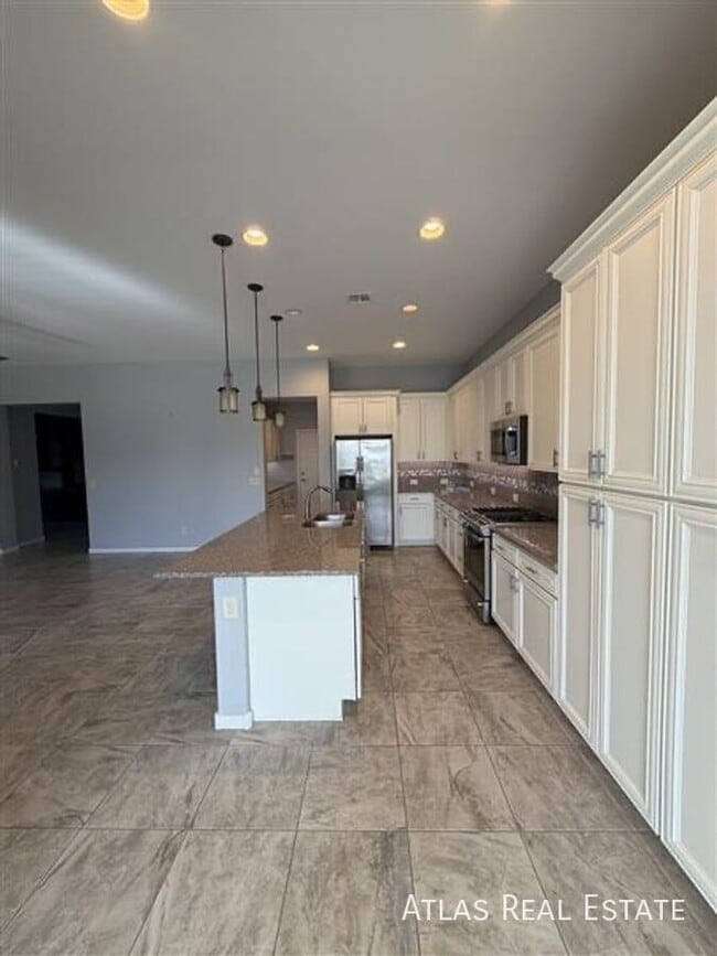 Foto del edificio - 16961 W Holly St