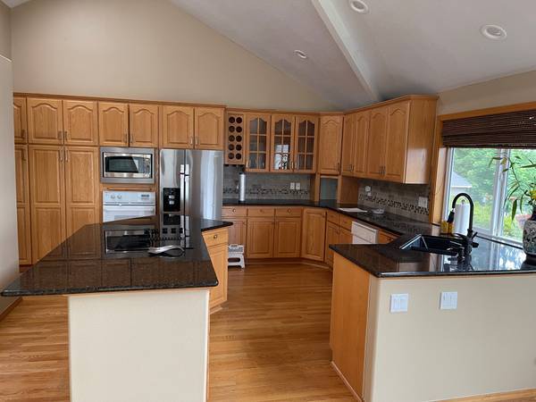 Foto del edificio - 16162 Hunter Ave