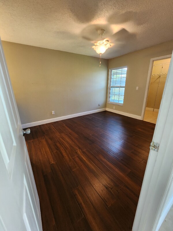 Foto del edificio - 3249 Sandy Shore Ln