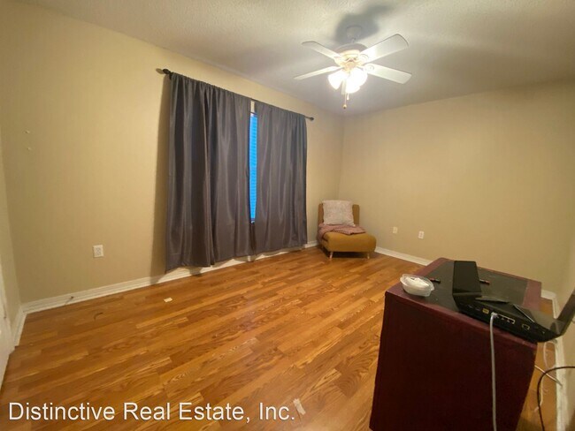 Building Photo - 4 br, 2.5 bath House - 1005 William Dr.