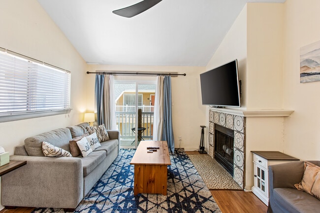 Building Photo - 3506 Cove View Blvd