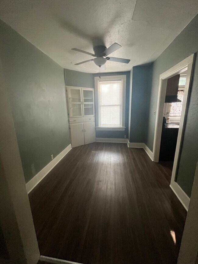 Comedor - 725 W 3rd St