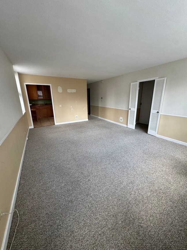 Building Photo - 253 E Delaware Pl